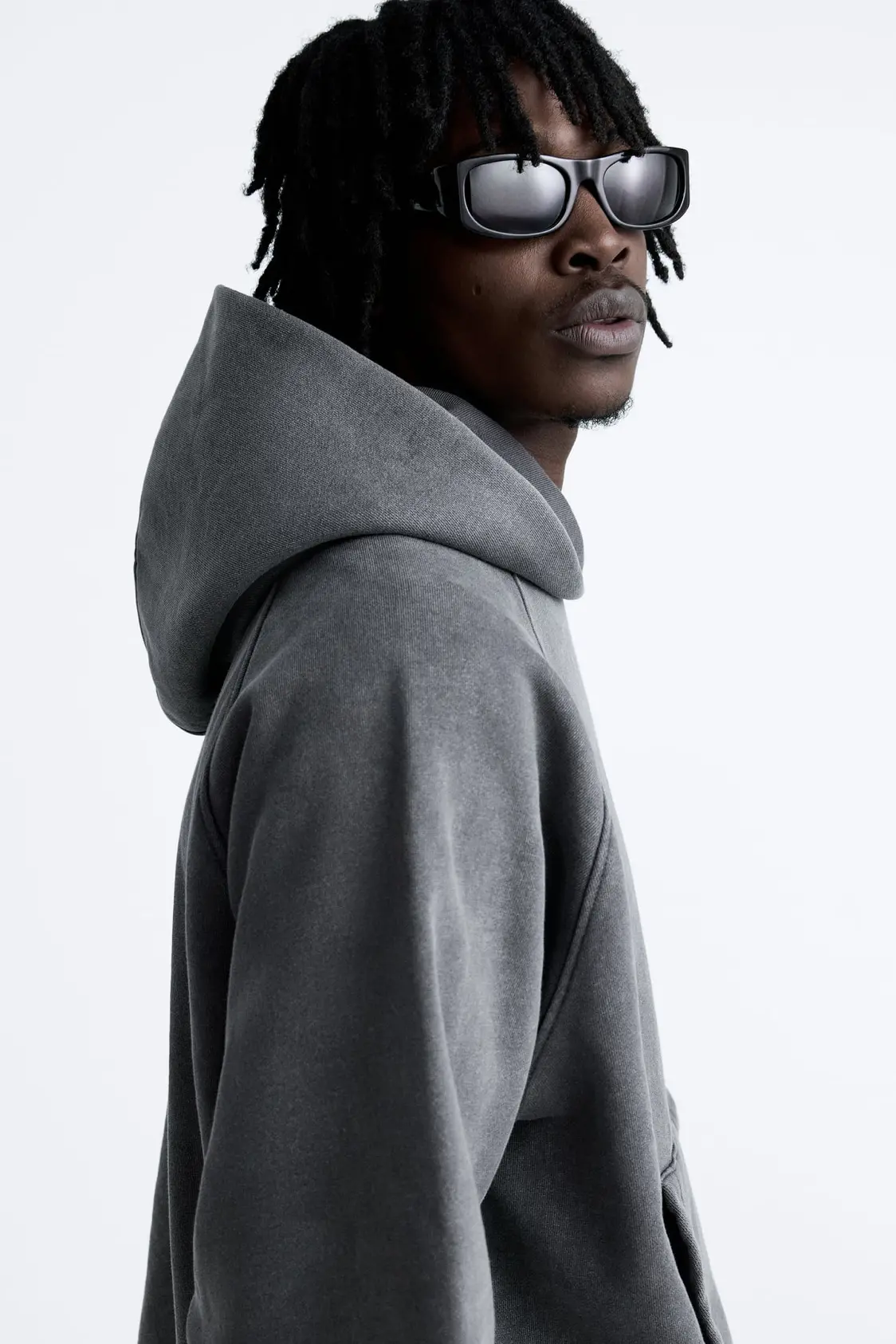 Sweatshirt with hood - Image 4